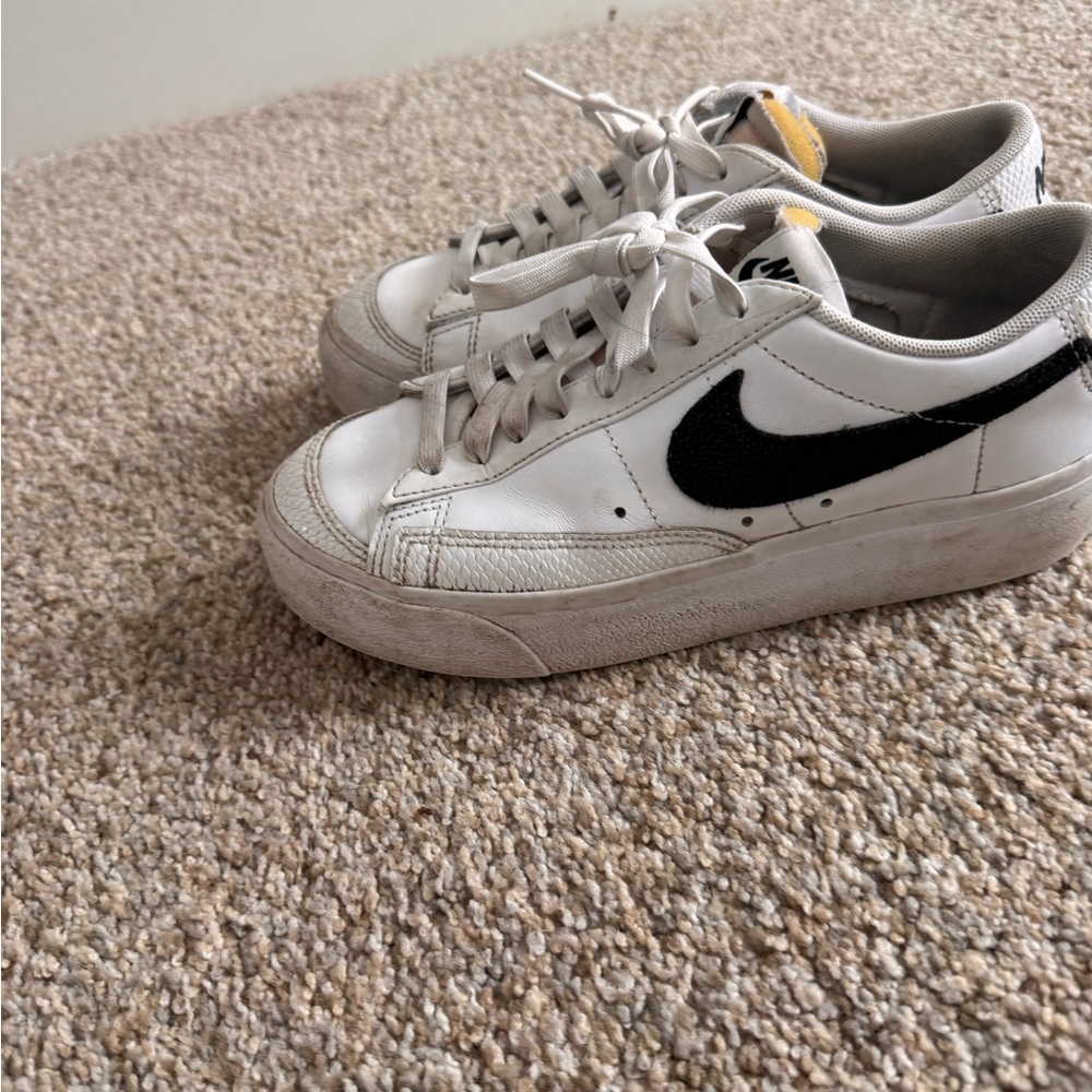 Nike Blazer Low Platform
White Black (Women's)